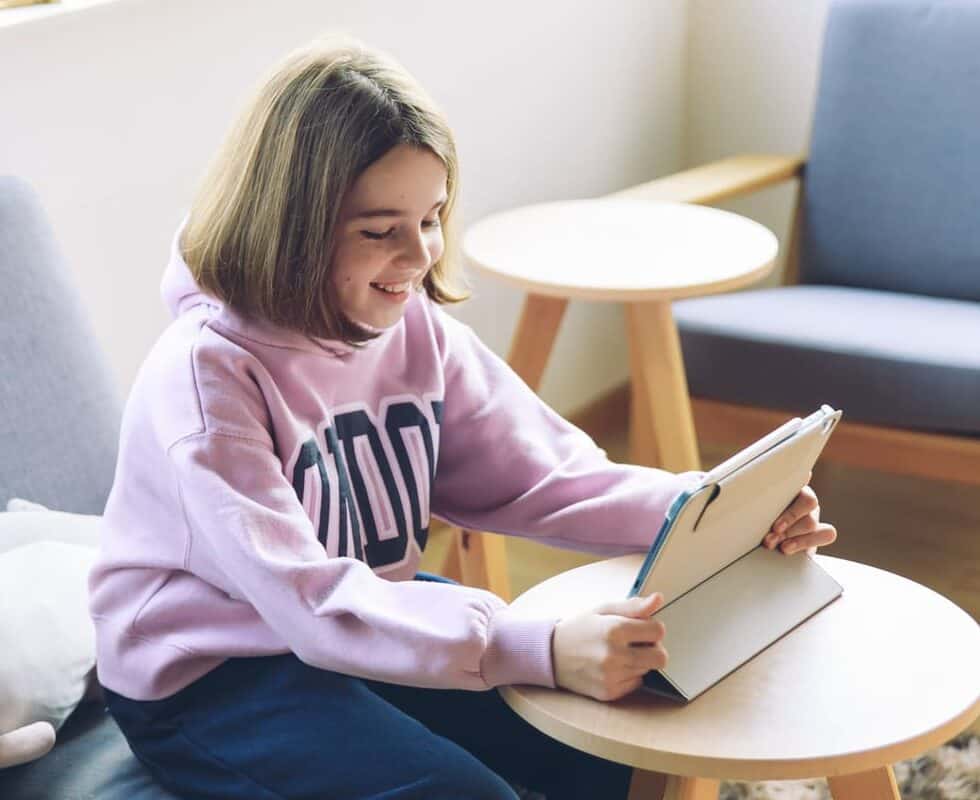 A girl taking online Mandarin lesson with GoEast Kids