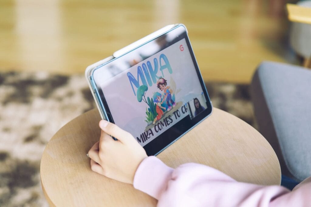 A kid taking online Chinese class with GoEast Kids