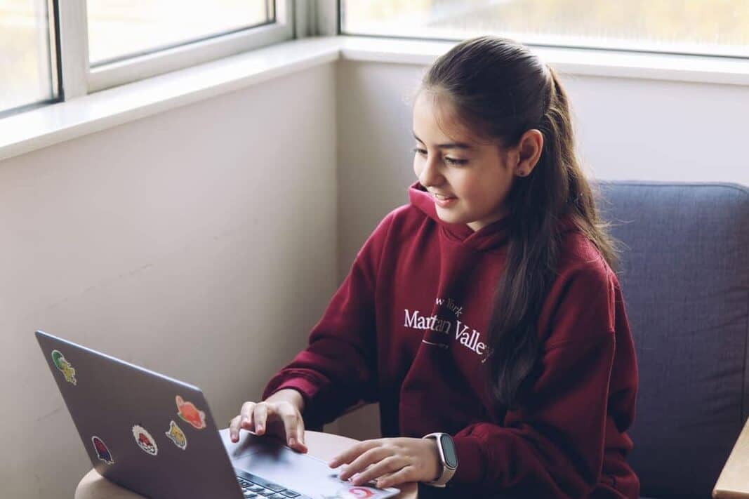 a child taking online Chinese class with GoEast Kids